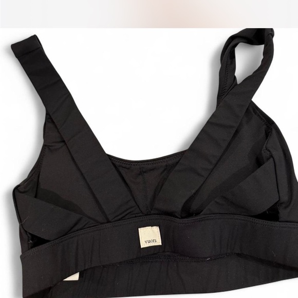 Black Vuori Stride sports bra with cut out detail #activewear
Size XS - Picture 3 of 5